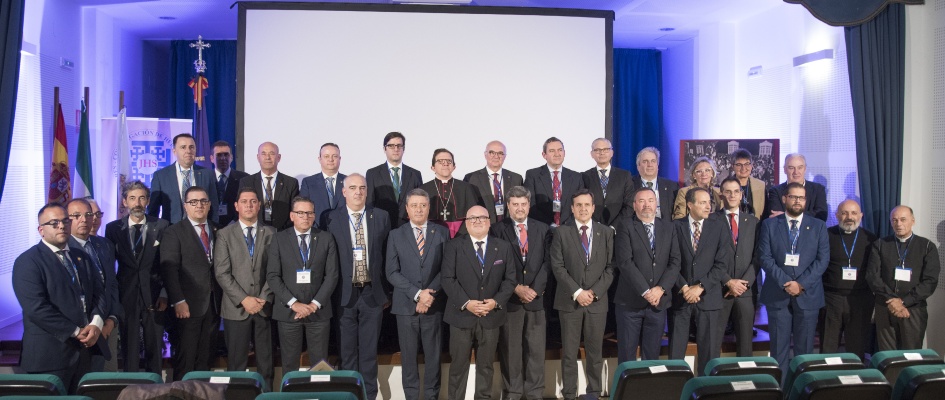 FOTO HERMANOS MAYORES